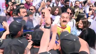 Milli Eğitim Bakanlığı'na yürüyen öğretmenlere polis müdahalesi