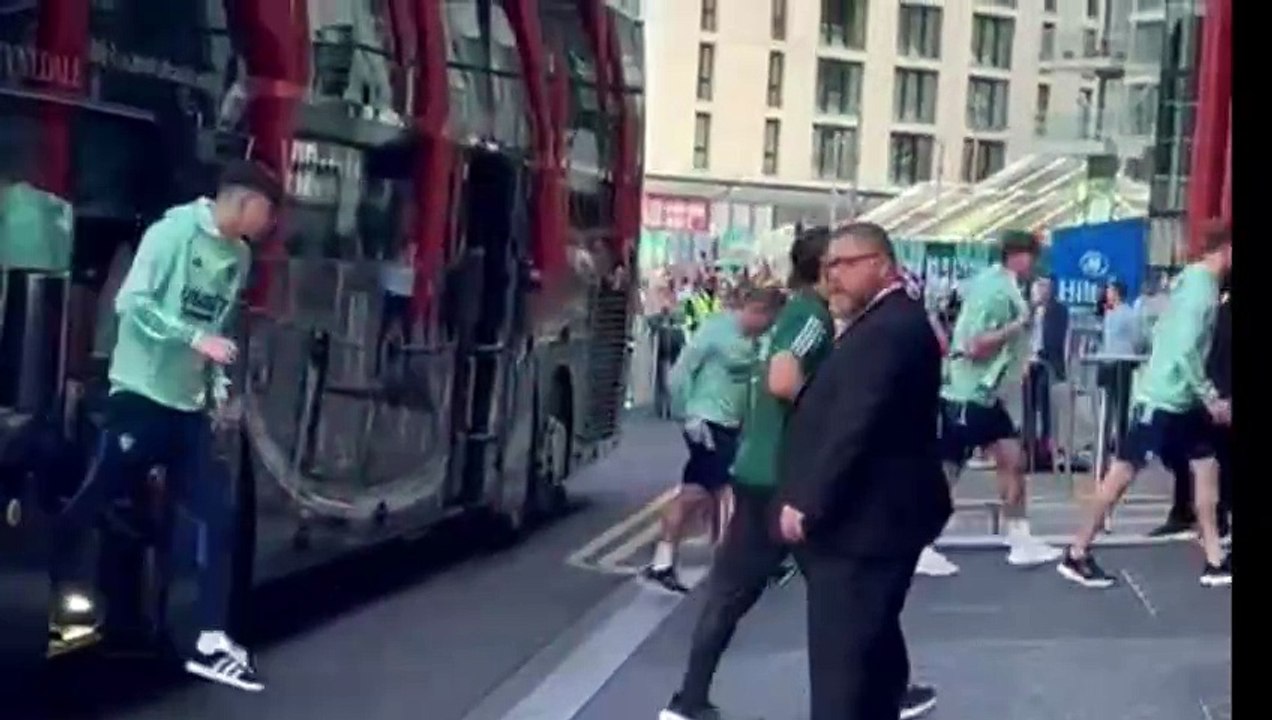 Leeds United fans welcome players off the bus at Wembley - video ...