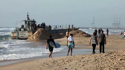 جهود لسحب سفن تابعة للجيش الأميركي جنحت قرب رصيف غزة العائم