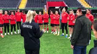 A Milli Kadın Futbol Takımı, Azerbaycan maçı hazırlıklarını Erzincan’da sürdürüyor