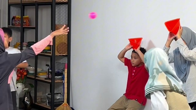 Main Game Viral Dekat Tik Tok, Ingat Senang Rupanya boleh tahan penat juga. Nak tengok sama ada kawan kawan kita ni dapat sahut chellenge atau tidak? Jom tengok sekarang!!!