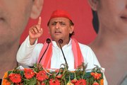 Akhilesh Yadav Rally in Ballia: सुरक्षा तोड़कर अखिलेश की ओर दौड़ा युवक, कमांडों ने बिजली की रफ्तार से धर दबोचा, वीडियो वायरल