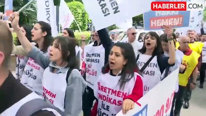 Özel Sektörde Çalışan Öğretmenler Seslerini Duyurmak İçin Meclis'e Yürüdü: "biz Bu Mesleği Terk Etmeyeceğiz.