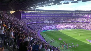 Himno a capela del Real Valladolid antes del partido ante el Villarreal B