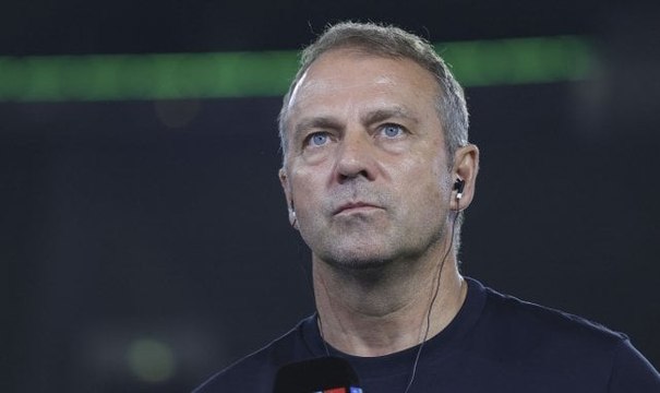 Marché des transferts FC Barcelone : Hansi Flick envisage de prendre une décision radicale très rapidement !