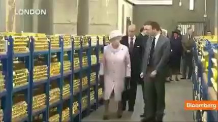 La famille royale anglaise détient 323 milliards de dollars d’or.   C’est inimaginable.    Est-ce que tout cela reviendra un jour à l’humanité ?