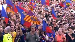 El Barça Femenino celebra la tercera Champions en el balcón de la Generalitat