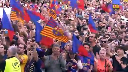 El Barça Femenino celebra la tercera Champions en el balcón de la Generalitat