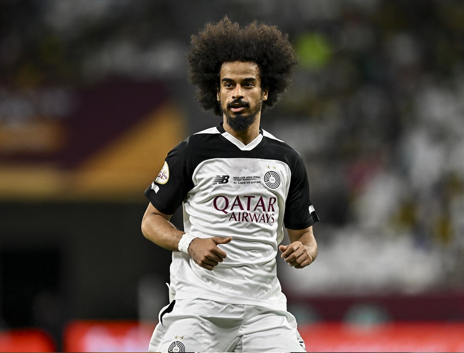 أكرم عفيف أفضل لاعب في الموسم