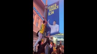 Şampiyonluk kaçtı, Fenerbahçe taraftarları Ali Koç posterler saldırdı