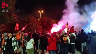 Galatasaray taraftarı Maltepe sahilinde şampiyonluğu kutluyor