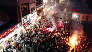 Galatasaray taraftarlarının Taksim'deki şampiyonluk sevinci havadan görüntülendi
