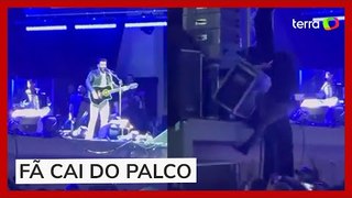 Fã cai ao tentar invadir palco de show de Gusttavo Lima em MT