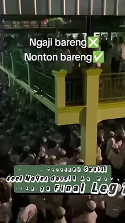 INILAH MOMEN KESERUAN SANTRI SAAT NOBAR LAGA FINAL PERSIB VS MADURA