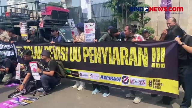 Tolak RUU Penyiaran, Ratusan Jurnalis dan Mahasiswa Gelar Unjuk Rasa di Gedung DPR/MPR