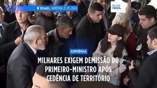 Milhares exigem demissão do primeiro-ministro da Arménia por ceder aldeias ao Azerbaijão