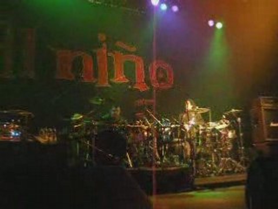 01-Entrée &  intro This time for real d'Ill Nino (Rockhall)