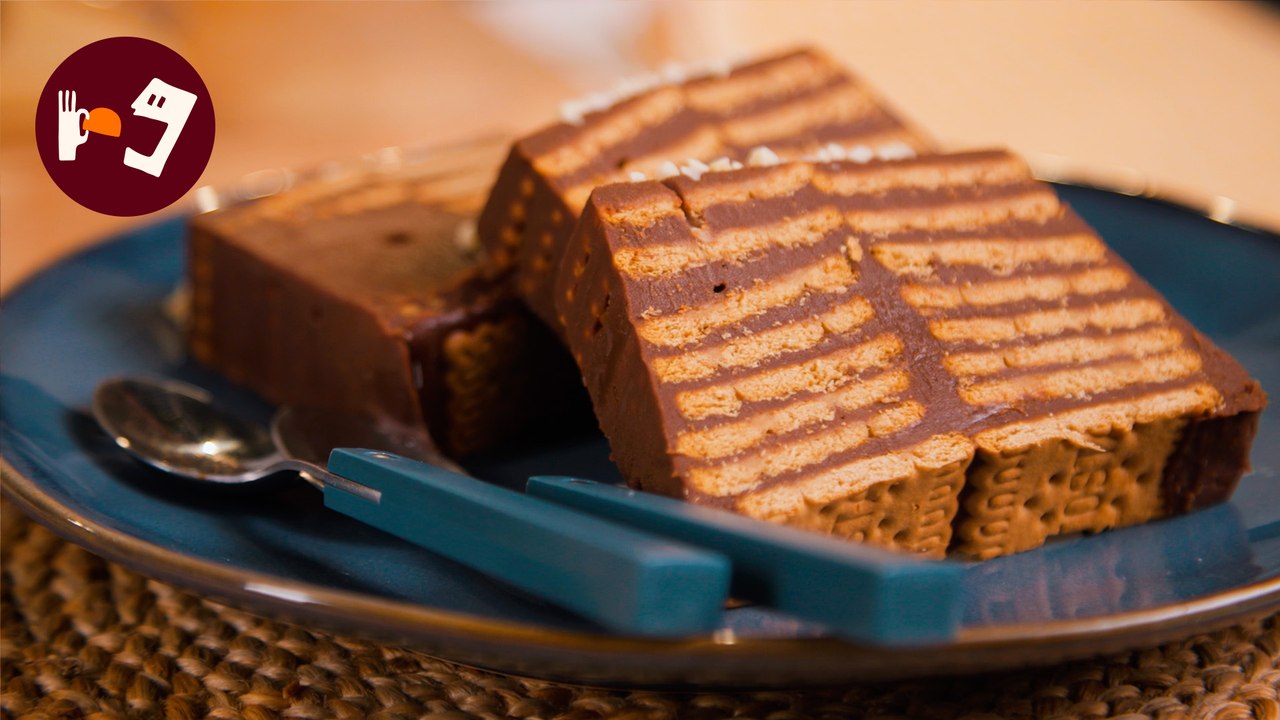 Este pastel de chocolate y galleta es SIN HORNO, rápido y fácil y todo el mundo lo quiere probar