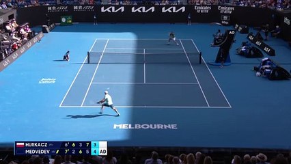 Un point sorti de nulle part : l'incroyable défense de Hurkacz face à Medvedev