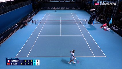 Deux points "de génie" pour faire la différence et Humbert célèbre sa victoire avec le kop français