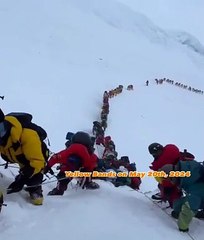 Il faut faire la queue pour escalader le mont Everest