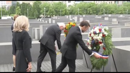 Macron a Berlino, omaggio con Steinmaier al Memoriale dell'Olocausto