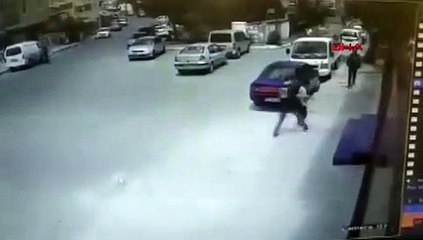 Sultanbeyli'de 13 yaşındaki çocuğa yorgun merminin isabet ettiği anlar kamerada