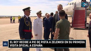 El Rey recibe a pie de pista a Zelenksi en su primera visita oficial a España