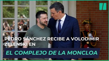 Pedro Sánchez recibe a Volodimir Zelenski en el complejo de La Moncloa