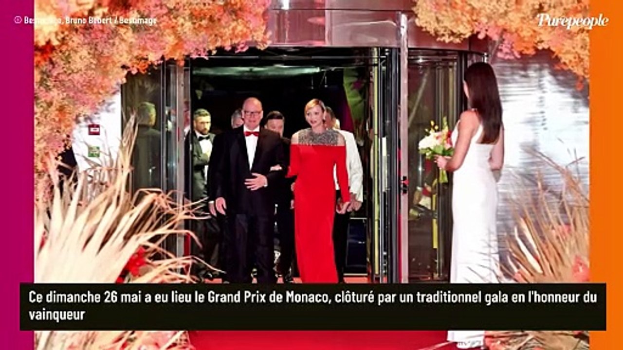 PHOTOS Charlene de Monaco, femme fatale : en robe flamboyante au bras d'Albert, la princesse brille de mille feux