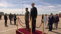 El rey Felipe VI recibe a Zelenski en el aeropuerto de Barajas