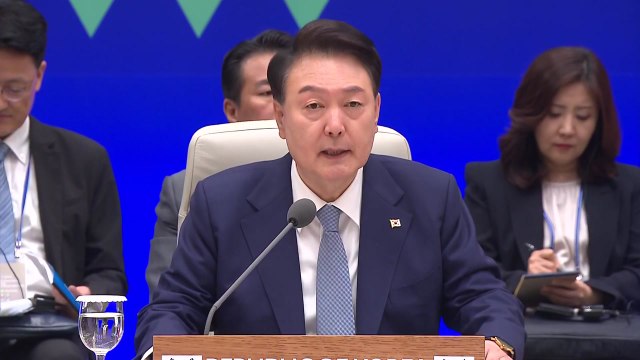 한일중, 정상회의 정례화... 한반도 평화 공동 책임 / YTN
