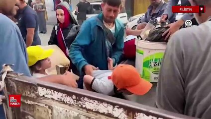 Refah'a yönelik şiddetli saldırıların ardından Gazzeliler yeniden göç ediyor