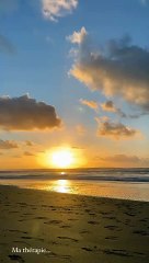 غروب الشمس مع صوت الامواج