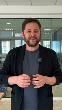 Des expos, des documentaires et des tubes incontournables en soirée. Il fait encore parler de lui 6 ans après sa disparition ! Le rockeur franco-algérien est partout. En 59 secondes @azzedignement vous explique ce phénomène !