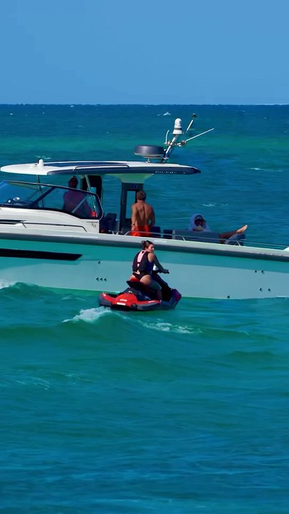 I will also share them towing her with the jetski flipped over. This was sunday at the Haulover Inlet in Miami, Florida