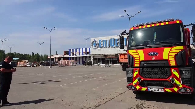 Ucrania eleva a 16 muertos y 43 heridos por bombardeo ruso a hipermercado en Járkov