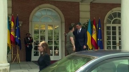 اسبانيا تتعهد خلال زيارة زيلينسكي تقديم مليار يورو من المساعدات العسكرية لكييف