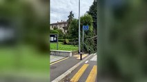 Bergamo, il video dell'albero crollato in via dello Statuto