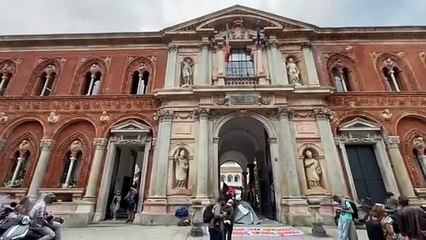 Milano, universit? Statale occupata: la "barricata" pro Palestina all'ingresso dell'ateneo