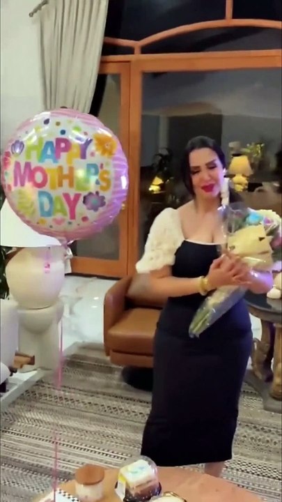 بكاء هند القحطاني بكلمات مؤثرة بعد مفاجأة أولادها لها بعيد الأم