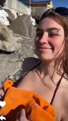 انتقادات لاذعة لمعاذ القحطاني بعد تصوير عشيقته كايلي بالبكيني