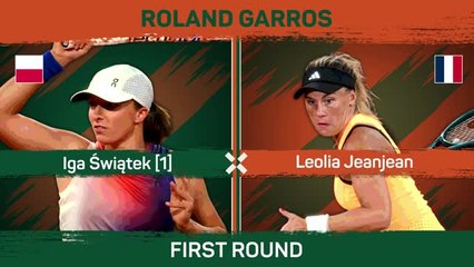 Swiatek begins French Open title defence with comfortable victory