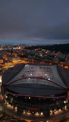 Luz 'pintada' de vermelho por… Taylor Swift. Os concertos vistos de cima