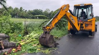 Ciclone deixa 10 mortos e 30 mil casas destruídas em Bangladesh