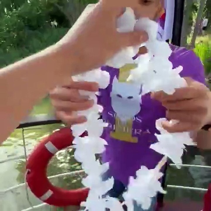 Anuar se prepara para la fiesta