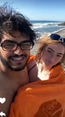 انتقادات لاذعة لمعاذ القحطاني بعد تصوير عشيقته كايلي بالبكيني