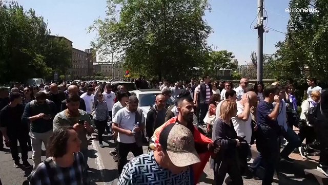 شاهد: متظاهرون يغلقون الشوارع الرئيسية في يريفان مطالبين باستقالة الحكومة الأرمنية