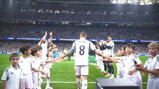 Real Madrid - Santiago-Bernabeu rend un superbe hommage à Toni Kroos