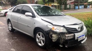 Batida entre Jeep Compass e Corolla é registrada no Centro